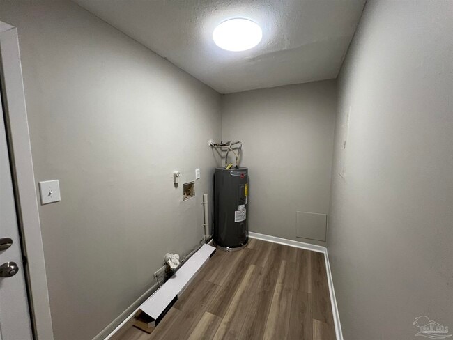 Building Photo - 821 Calhoun Ave