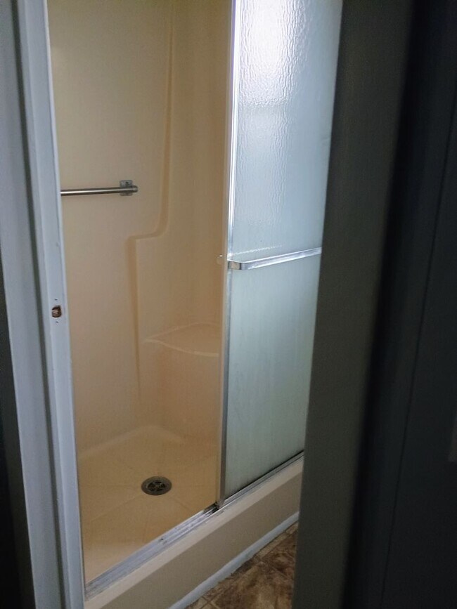 Building Photo - 2 Bedroom 2 bathroom