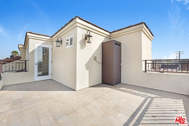 Building Photo - 1834 Euclid St