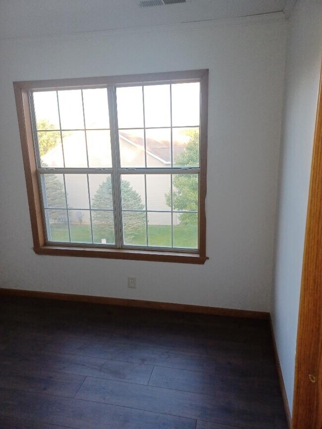 Building Photo - 1850 Lake St