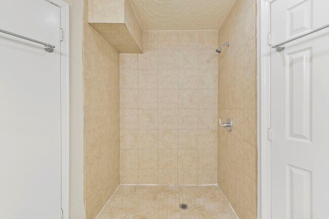 Building Photo - 3735 Pineleaf Dr