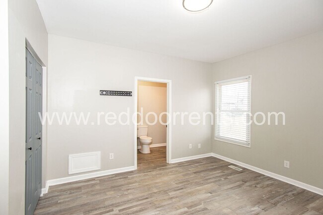 Building Photo - 1329 E Market St