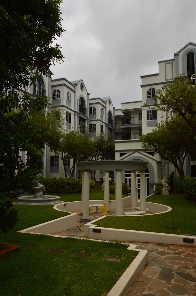 Building Photo - Fountain at Makiki - 3 bedroom, 2 bath con...