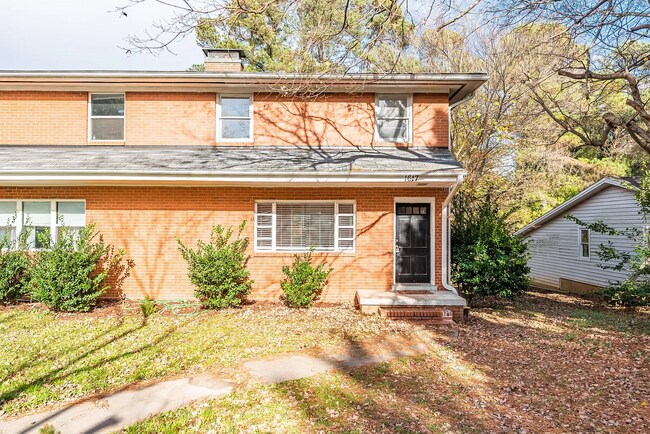 Primary Photo - 1617 Honeysuckle Rd