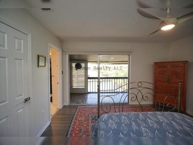 Building Photo - Waterfront 2BR Condo with Private Garage and Water Views in Tampa