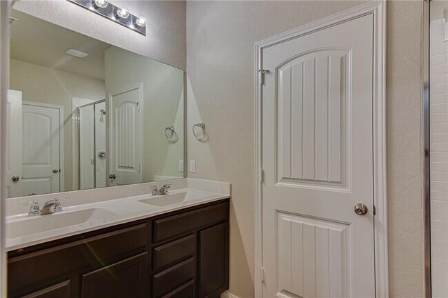 Building Photo - 309 Naset Dr
