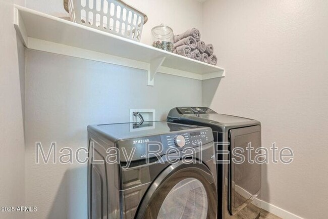 Building Photo - 2271 E Hidalgo Ave