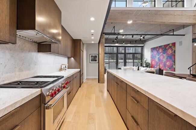 Building Photo - 850 W Adams St