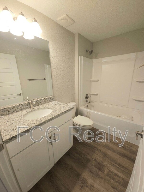 Building Photo - 9115 N Sandree Dr