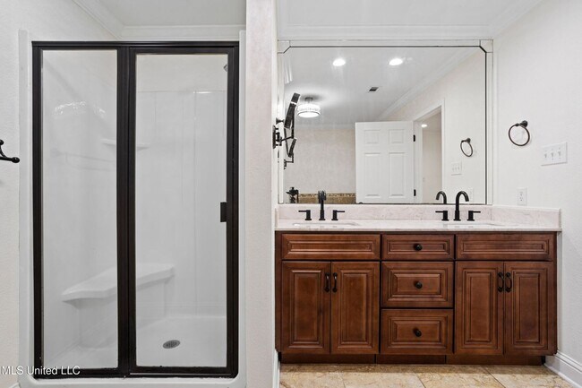 Building Photo - Beautifully Remodeled Home in Historic Gulf Hills, Golf Course Community!