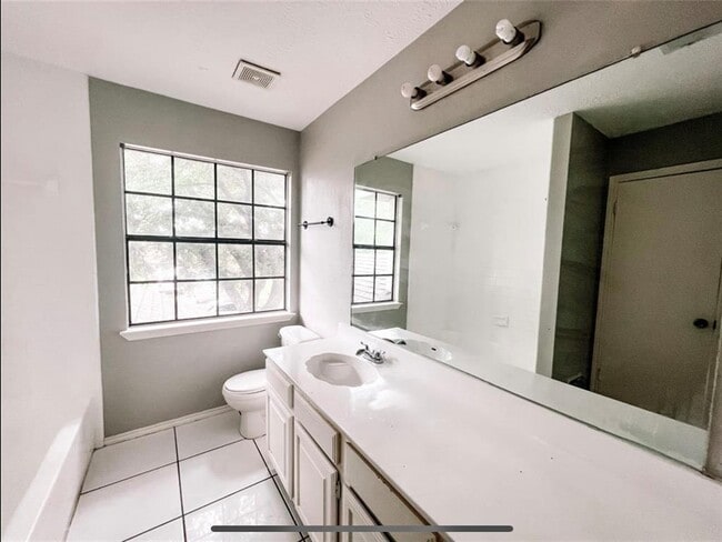 Building Photo - 9226 Spindlewood Dr
