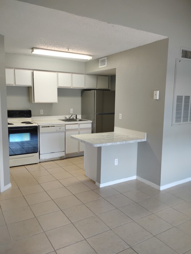 Building Photo - 2216 Grand Cayman Ct