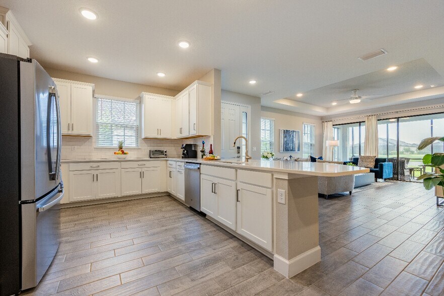Full Kitchen - 3117 Formia Ct