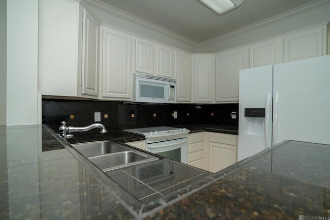 Building Photo - 12386 River Highlands Dr