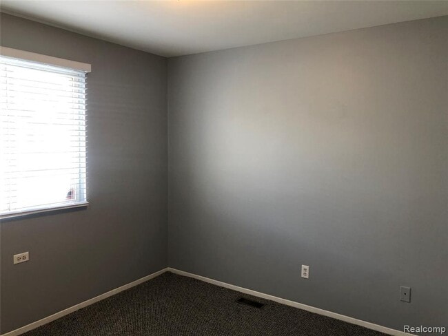 Building Photo - 234 Stonegate E