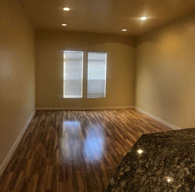 Building Photo - Stunning Down Town Condo in Secure Building