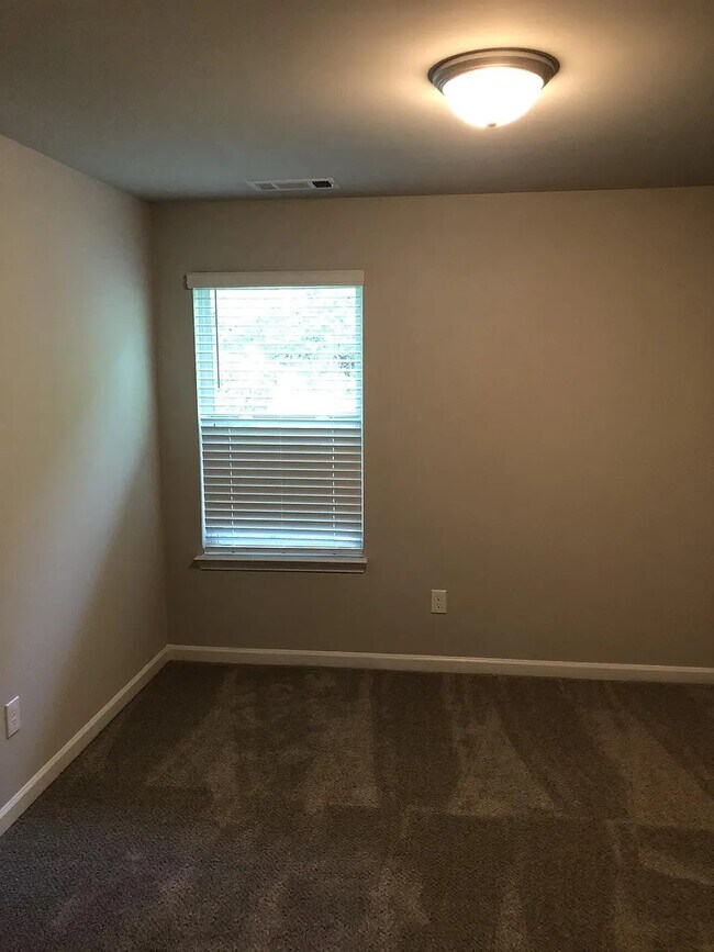 Building Photo - 1155 Oak Hollow Ln