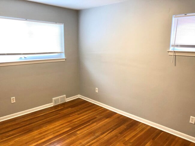 Building Photo - 924 E Windemere Ave