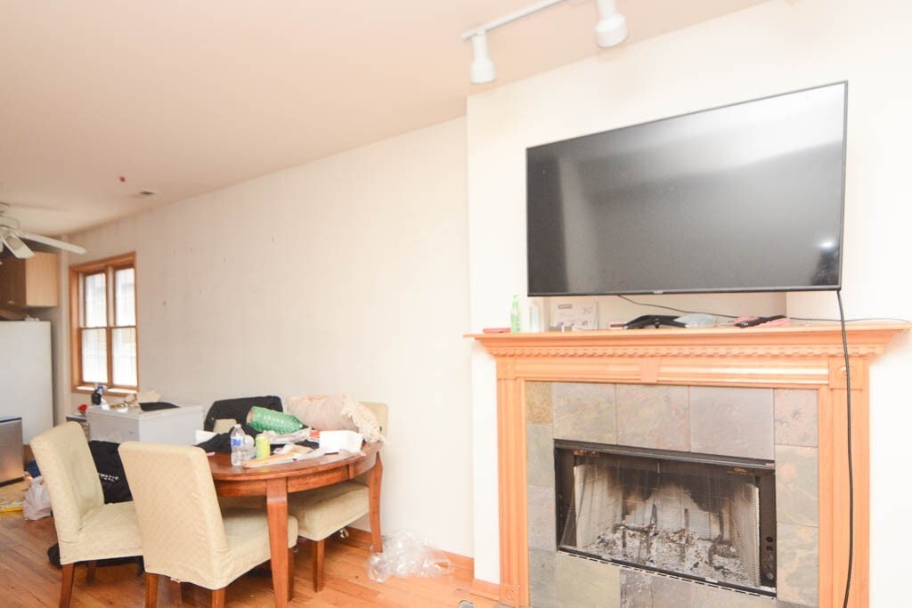 Building Photo - 819 N Wood St