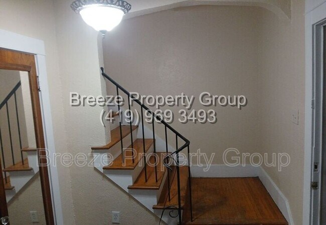 Building Photo - 547 Austin St