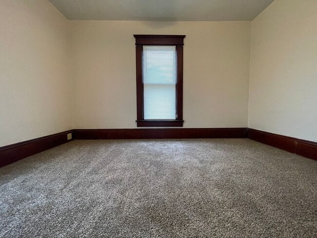 Building Photo - Large Four Bedroom Home