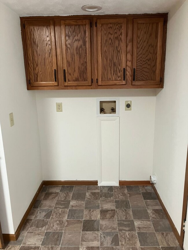 Building Photo - Spacious 2-Bedroom Living in a Quiet Commu...