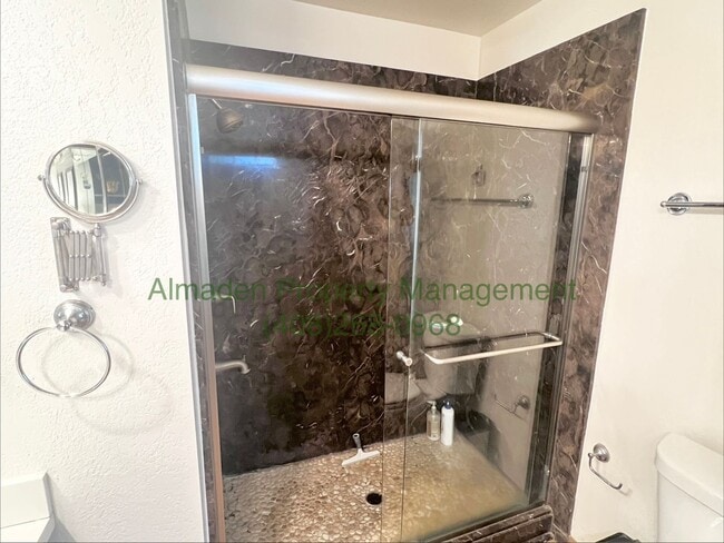 Building Photo - Remodeled Sunrise Community Single Story Condo! Pets Negotiable! Great Schools & Central A/C!!