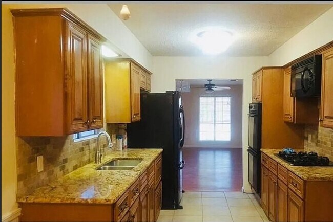 Building Photo - 4918 Lavaca Dr