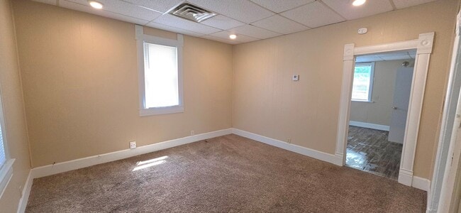 Building Photo - Cozy home with central heat & air for $650!