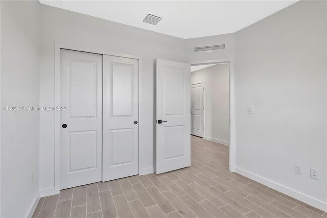 Building Photo - 301 Silver Sands Ln
