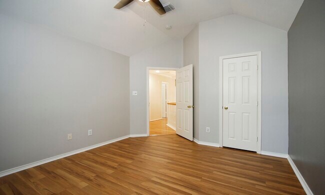 Building Photo - 16207 Waiting Spring Cir