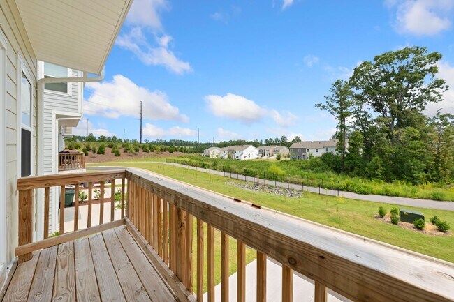 Building Photo - Available Early August! 4 Bed, 3.5 Ba in W...