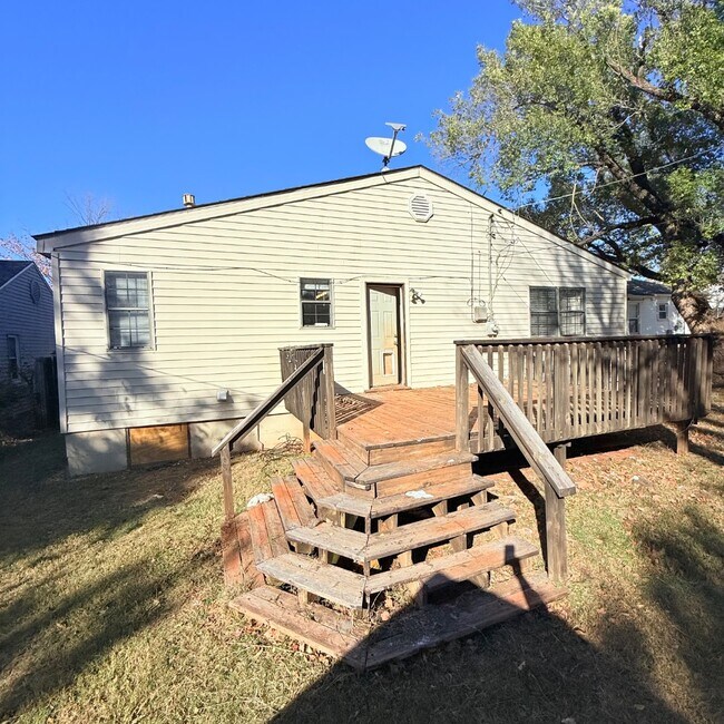 Building Photo - 4004 SE 25th St