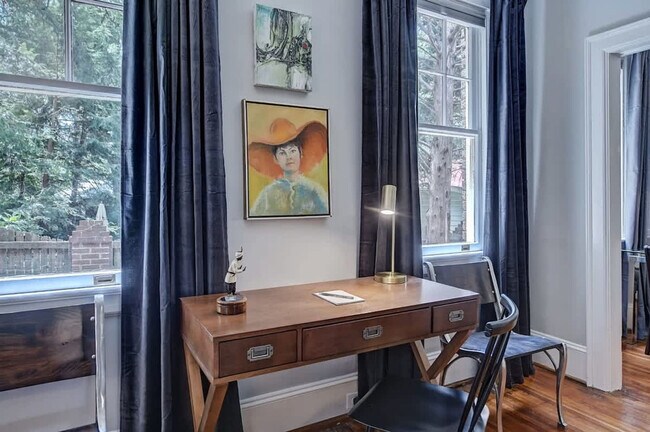 Building Photo - 518 Lamar Ave