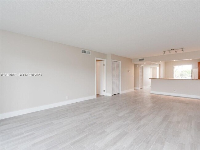 Building Photo - 436 Lakeview Dr
