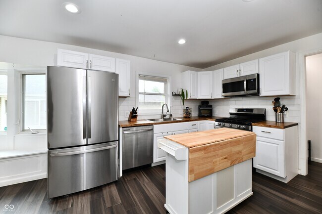 Building Photo - 1924 Mansfield St