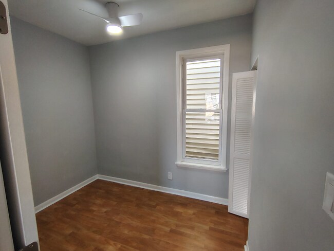 Building Photo - 3338 W Pershing Rd