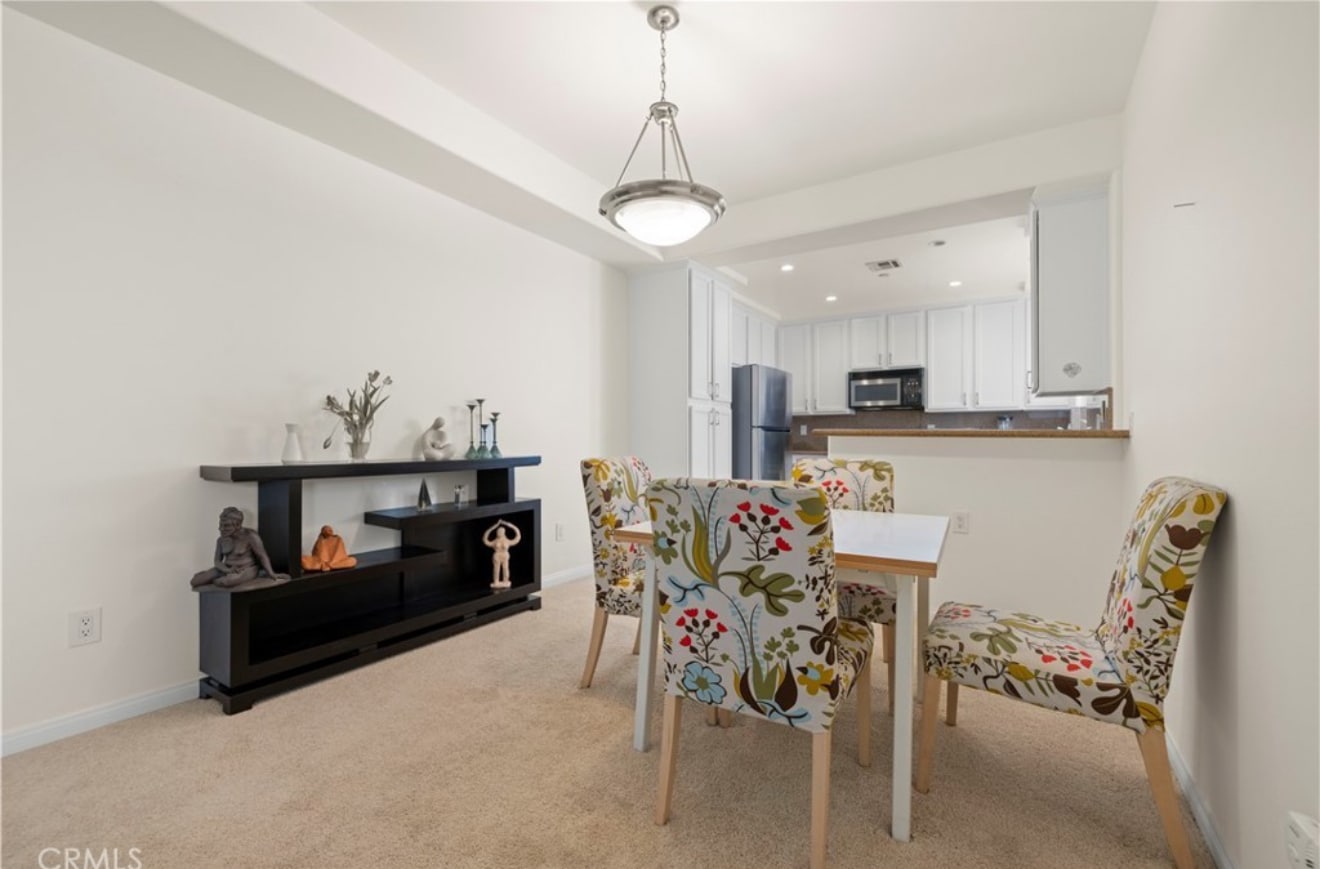 Dining area - 9610 Zelzah Ave