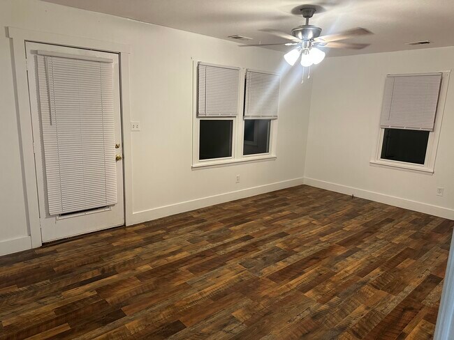 Building Photo - 350 Tanyard Hollow Rd
