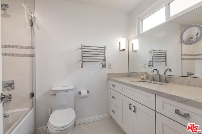 Building Photo - 11789 Montana Ave