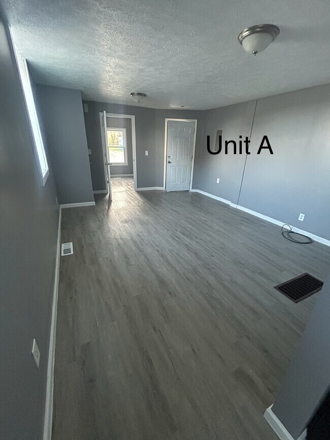 Building Photo - Seneca Ave