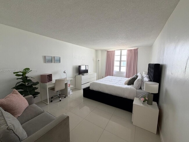 Building Photo - 3725 S Ocean Dr