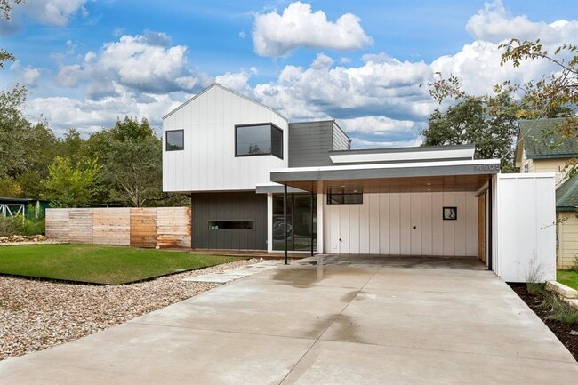 Building Photo - 14505 Running Deer Trail