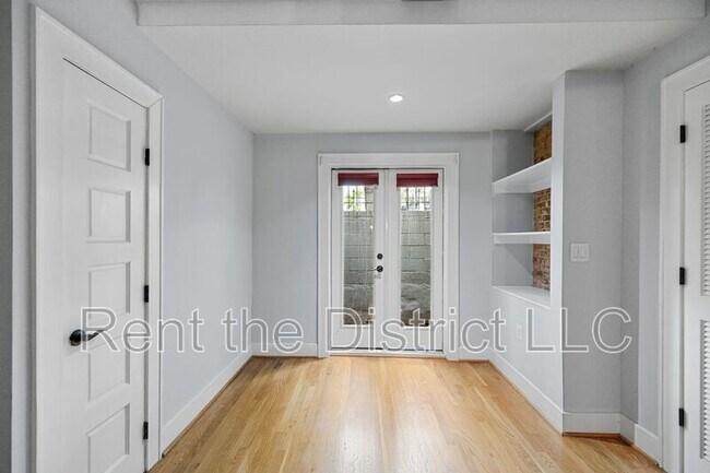 Building Photo - 1109 M St NW