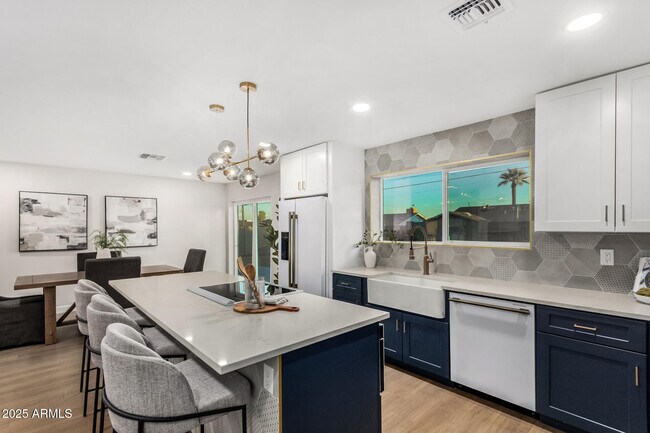 Building Photo - 6413 E Holly St