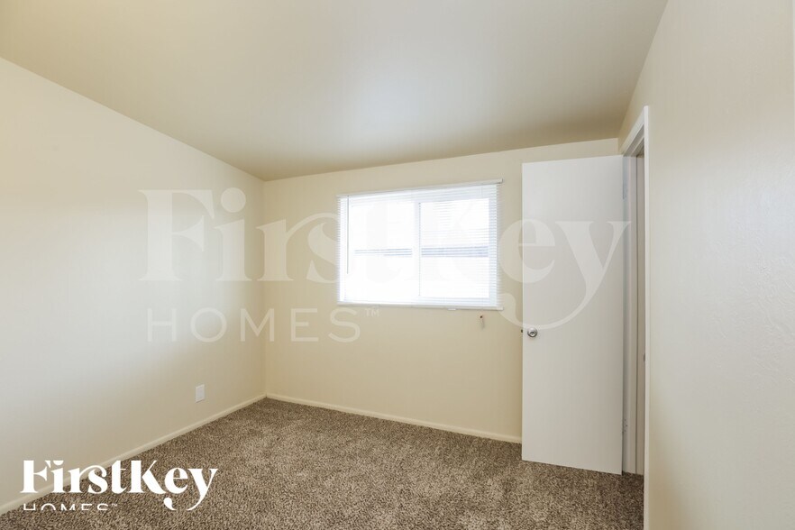 Building Photo - 4144 E Almeria Rd