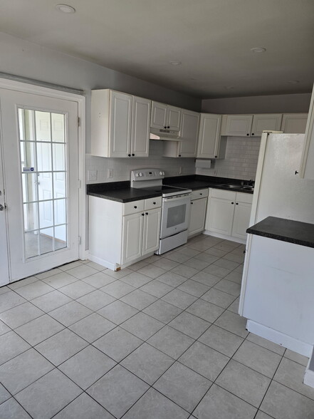 Kitchen - 7 Cavalier Ct