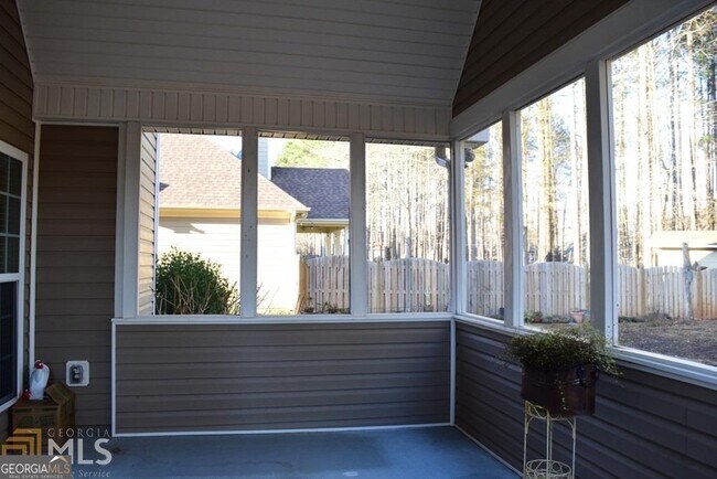 Building Photo - 45 Greenview Dr