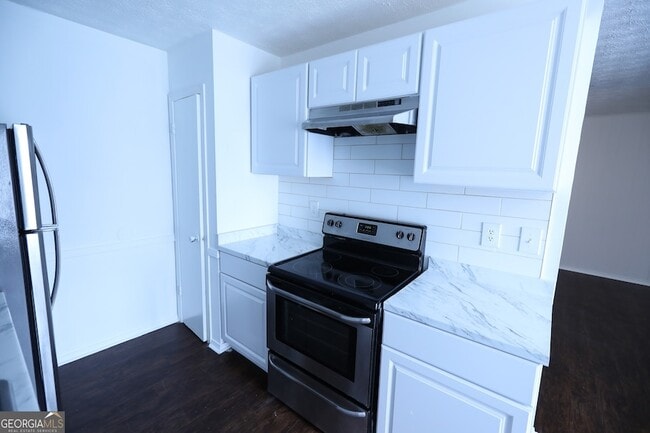 Building Photo - 1967 Singer Way