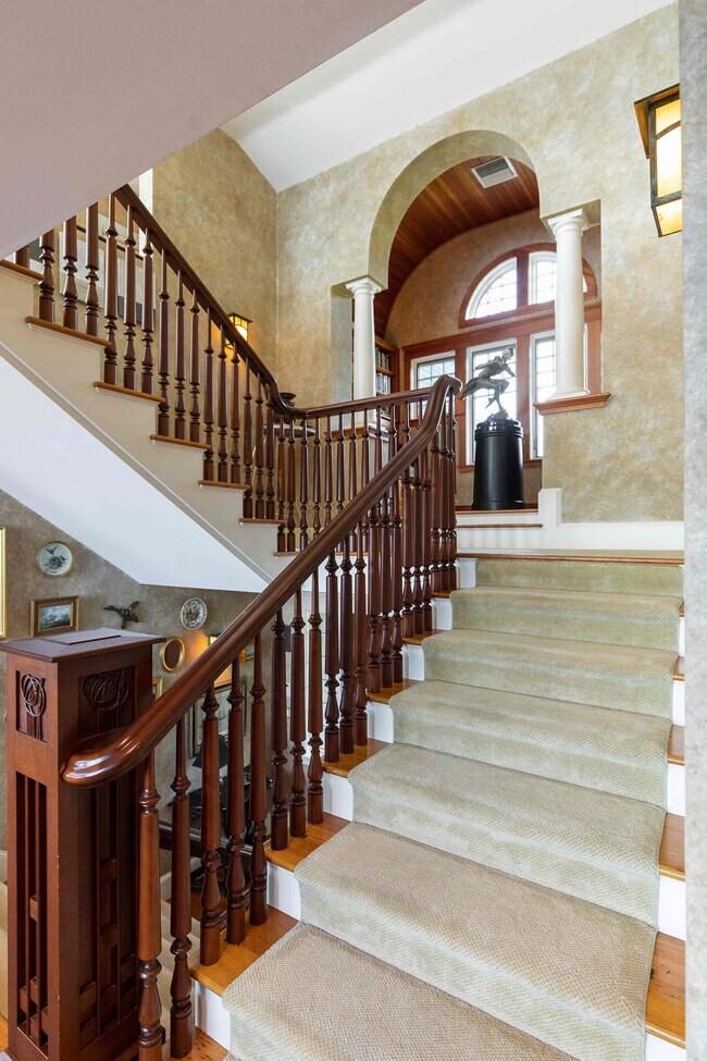 Building Photo - 32 Lock Ln